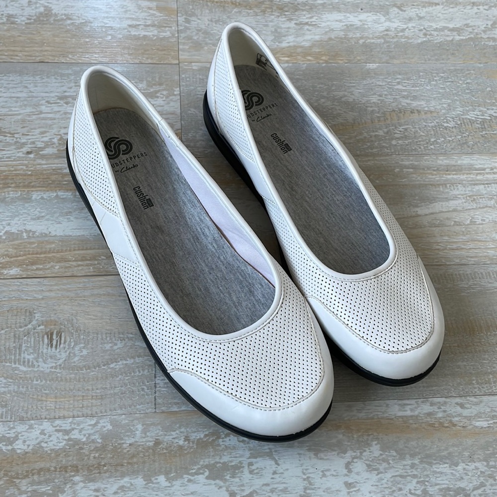 Womens cloudsteppers by Clarks size 8.5